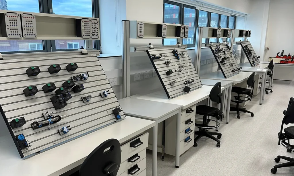 Six-person metalworking benches supporting practical engineering training in FE education
