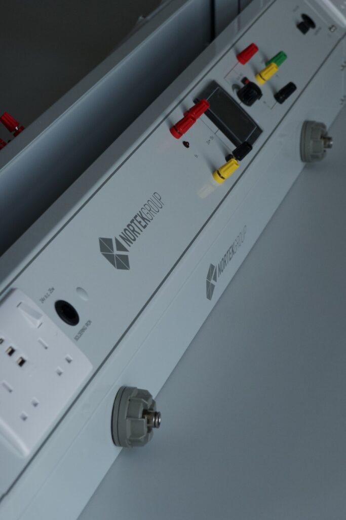 Electronics workbench power trunking set up